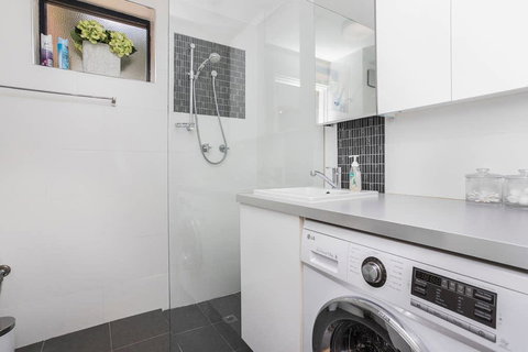 Gorgeous 26 1 Bed Designer Fitout Perfect Location - Accommodation Gladstone 36