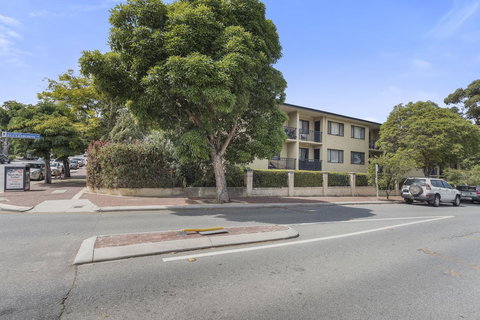 Gorgeous 26 1 Bed Designer Fitout Perfect Location - Accommodation Gladstone 25