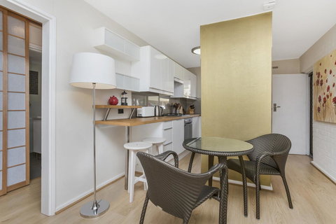 Gorgeous 26 1 Bed Designer Fitout Perfect Location - Accommodation Gladstone 12