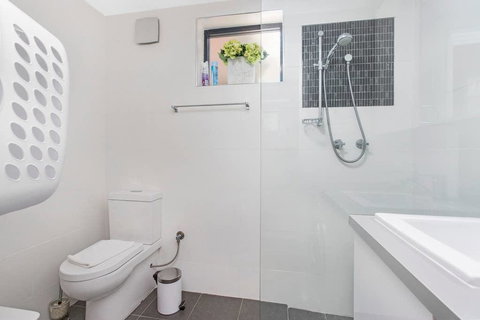 Gorgeous 26 1 Bed Designer Fitout Perfect Location - Accommodation Gladstone 42