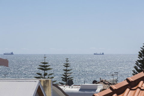 Cottesloe Marine Apartment - Executive Escapes - Accommodation Gladstone 16