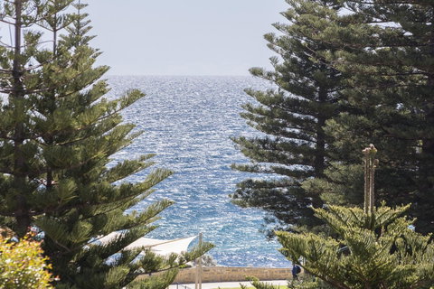 Cottesloe Marine Apartment - Executive Escapes - Accommodation Gladstone 3