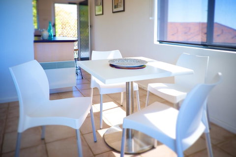 Cottesloe Marine Apartment - Executive Escapes - Accommodation Gladstone 2