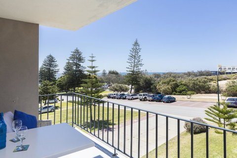 Cottesloe Marine Apartment - Executive Escapes - Accommodation Gladstone 6