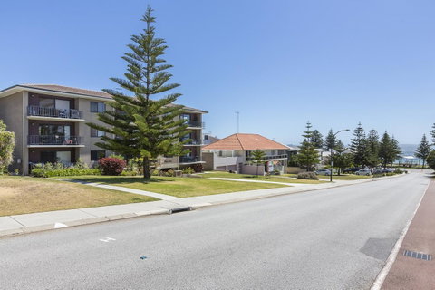 Cottesloe Marine Apartment - Executive Escapes - Accommodation Gladstone 17
