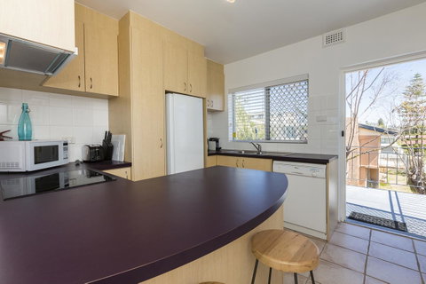 Cottesloe Marine Apartment - Executive Escapes - Accommodation Gladstone 9