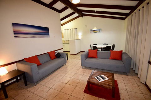 Wildsights Villas - Accommodation Gladstone 2