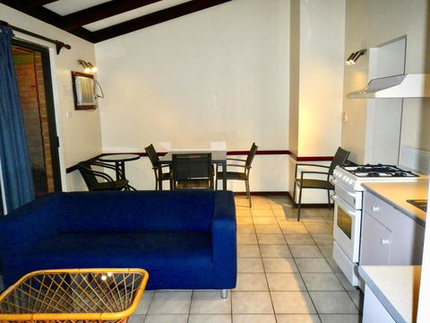 Wildsights Villas - Accommodation Gladstone 10