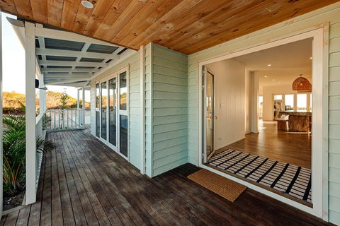 Blue Sky Escapes The Lookout Lancelin - Accommodation Gladstone 10