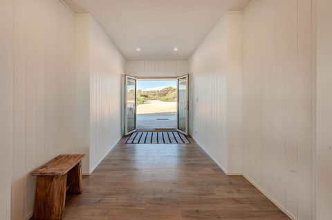 Blue Sky Escapes The Lookout Lancelin - Accommodation Gladstone 3