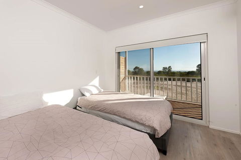 Blue Sky Escapes The Lookout Lancelin - Accommodation Gladstone 22