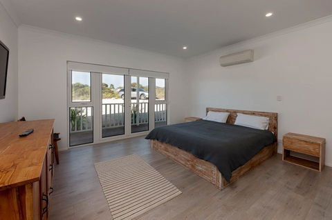 Blue Sky Escapes The Lookout Lancelin - Accommodation Gladstone 33