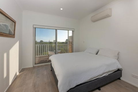 Blue Sky Escapes The Lookout Lancelin - Accommodation Gladstone 14