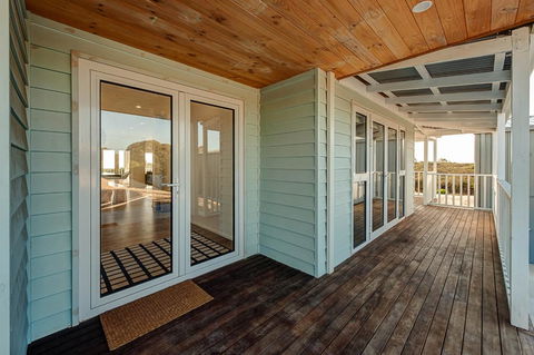 Blue Sky Escapes The Lookout Lancelin - Accommodation Gladstone 18