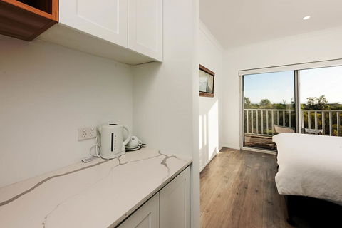 Blue Sky Escapes The Lookout Lancelin - Accommodation Gladstone 21