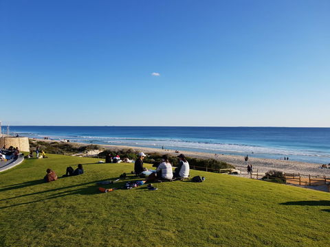 Scarborough - Oceanview 2 Bed, 2 Bathroom Apartment - Accommodation Gladstone 2
