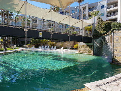 Scarborough - Oceanview 2 Bed, 2 Bathroom Apartment - Accommodation Gladstone 9