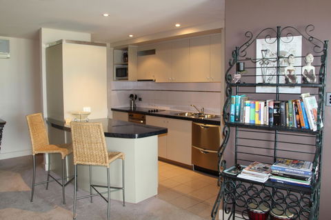 Scarborough - Oceanview 2 Bed, 2 Bathroom Apartment - Accommodation Gladstone 11