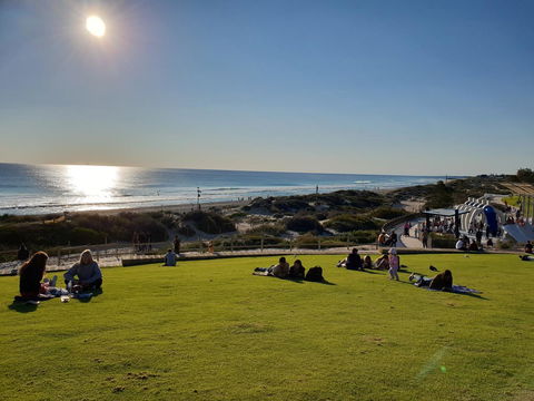 Scarborough - Oceanview 2 Bed, 2 Bathroom Apartment - Accommodation Gladstone 5