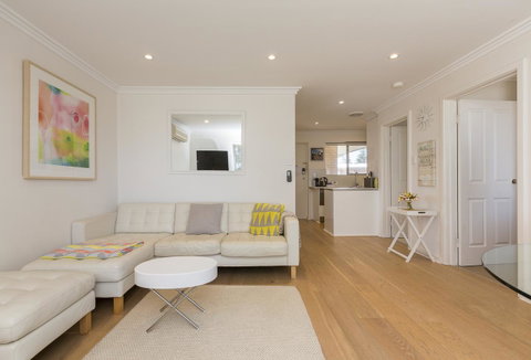 Cottesloe Beach Pines Apartment - Accommodation Gladstone 1