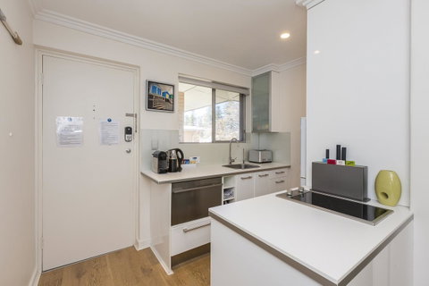 Cottesloe Beach Pines Apartment - Accommodation Gladstone 3