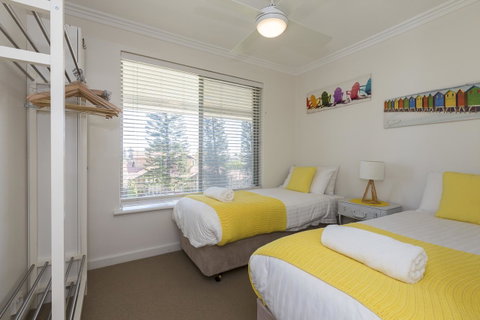 Cottesloe Beach Pines Apartment - Accommodation Gladstone 8
