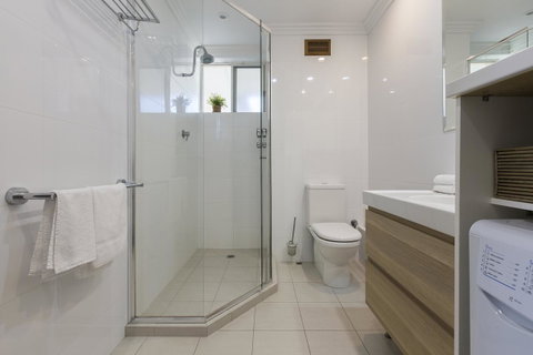Cottesloe Beach Pines Apartment - Accommodation Gladstone 9