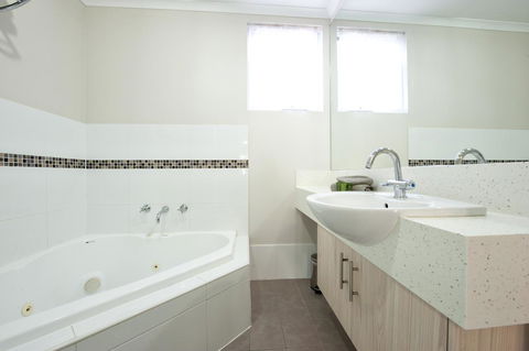 Mandalay Holiday Resort And Tourist Park - Accommodation Gladstone 43