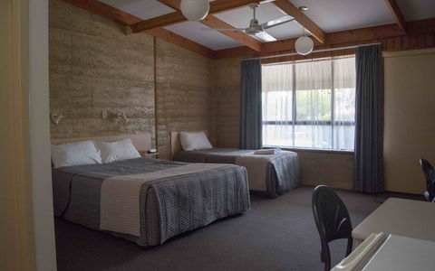 Hopetoun Motel & Chalet Village - Accommodation Gladstone 2