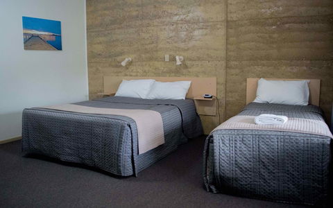 Hopetoun Motel & Chalet Village - Accommodation Gladstone 0
