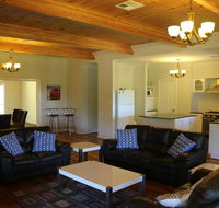 Burton Farmhouse - Accommodation Gladstone