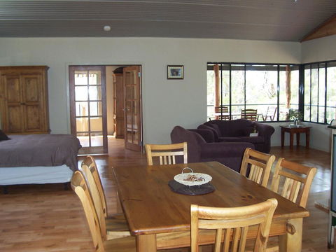 SilverSprings Spa Retreat Pet Friendly Cottages And Glampings - Accommodation Gladstone 15