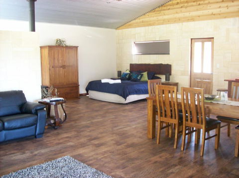 SilverSprings Spa Retreat Pet Friendly Cottages And Glampings - Accommodation Gladstone 21