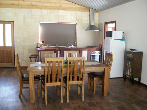 SilverSprings Spa Retreat Pet Friendly Cottages And Glampings - Accommodation Gladstone 18