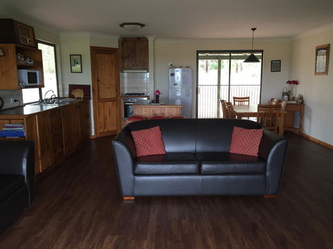 SilverSprings Spa Retreat Pet Friendly Cottages And Glampings - Accommodation Gladstone 27