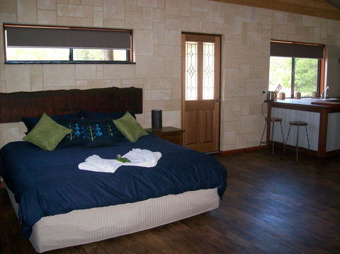 SilverSprings Spa Retreat Pet Friendly Cottages And Glampings - Accommodation Gladstone 6