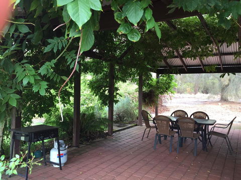 SilverSprings Spa Retreat Pet Friendly Cottages And Glampings - Accommodation Gladstone 9