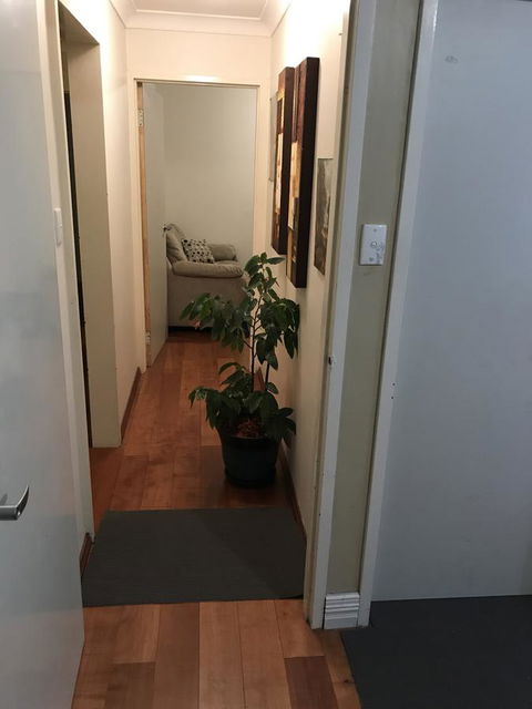 Master Room With Attachd Bath - Accommodation Gladstone 8