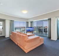 A 406 FANTASTIC OCEAN BEACH and MARINA VIEW APT AT SEASHELLS RESORT - Accommodation Gladstone