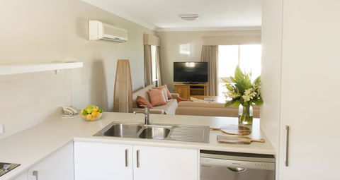 The Marina Hotel - Mindarie - Accommodation Gladstone 24