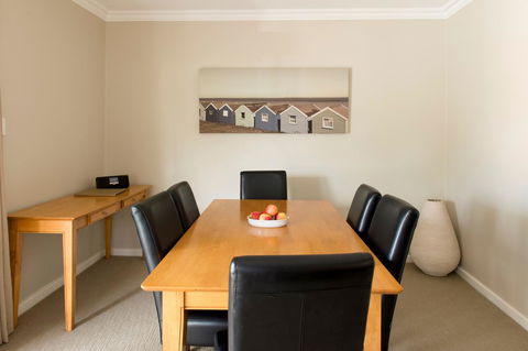 The Marina Hotel - Mindarie - Accommodation Gladstone 25