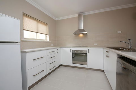 The Marina Hotel - Mindarie - Accommodation Gladstone 8