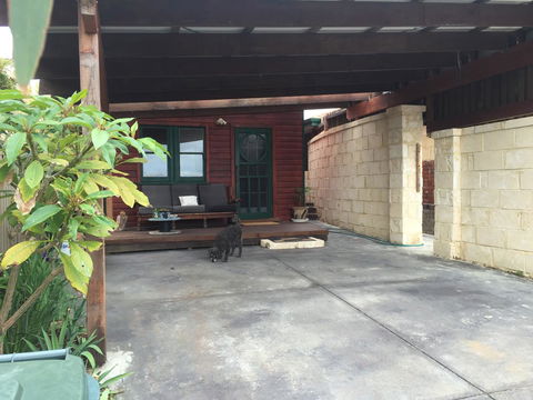 Sunset Cottage - Accommodation Gladstone 2