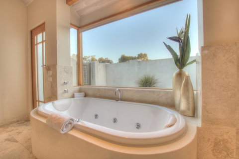 Moana Spa Villas - Prime Yallingup Location - Accommodation Gladstone 6