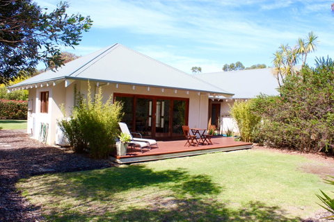 Moana Spa Villas - Prime Yallingup Location - Accommodation Gladstone 0