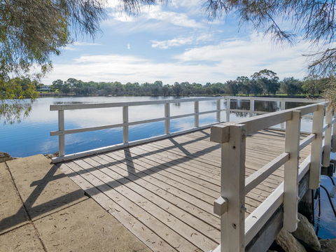 Ascot On Swan Bed & Breakfast - Accommodation Gladstone 13