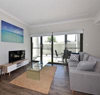 Modern Apartment Redcliffe near Perth Airport 0126 - Accommodation Gladstone