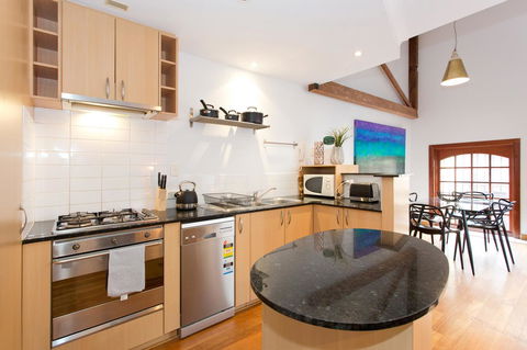 Windows On Pakenham - Accommodation Gladstone 7