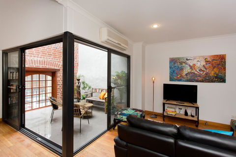 Windows On Pakenham - Accommodation Gladstone 2