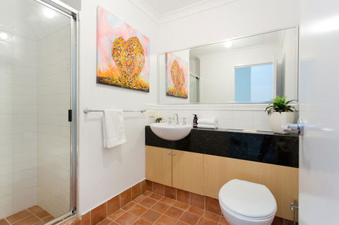 Windows On Pakenham - Accommodation Gladstone 12